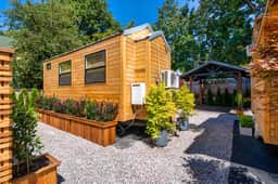 SE 24th Compound (3324)