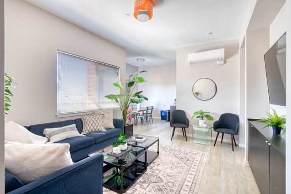SE 19th [Asylum] 305 (1428) Small