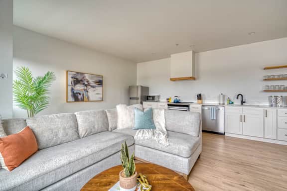 N Vancouver 301 (4980)