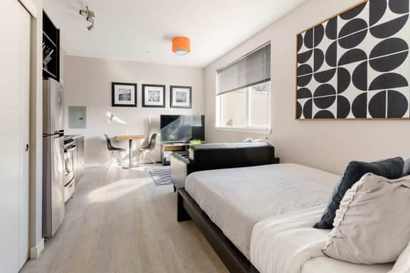 SE 19th [Asylum] 205 (1428)