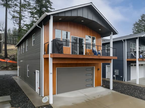Vancouver Ave (541)